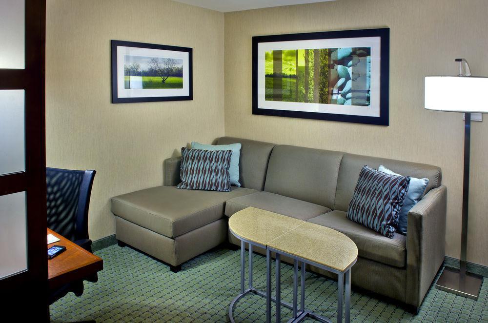Springhill Long Island Brookhaven Hotel 3*